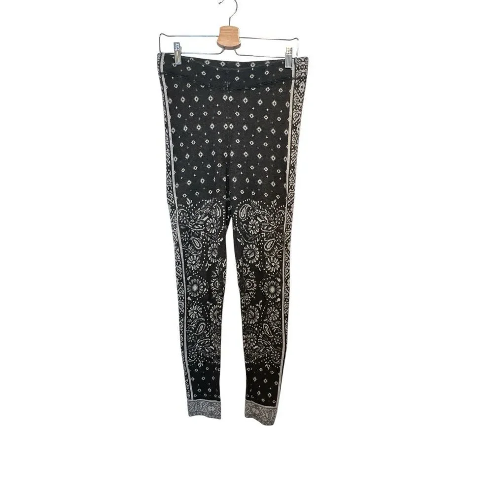 American Eagle Knit Sweater Leggings Gray Bandana Print Ahh-mazingly Soft Size M